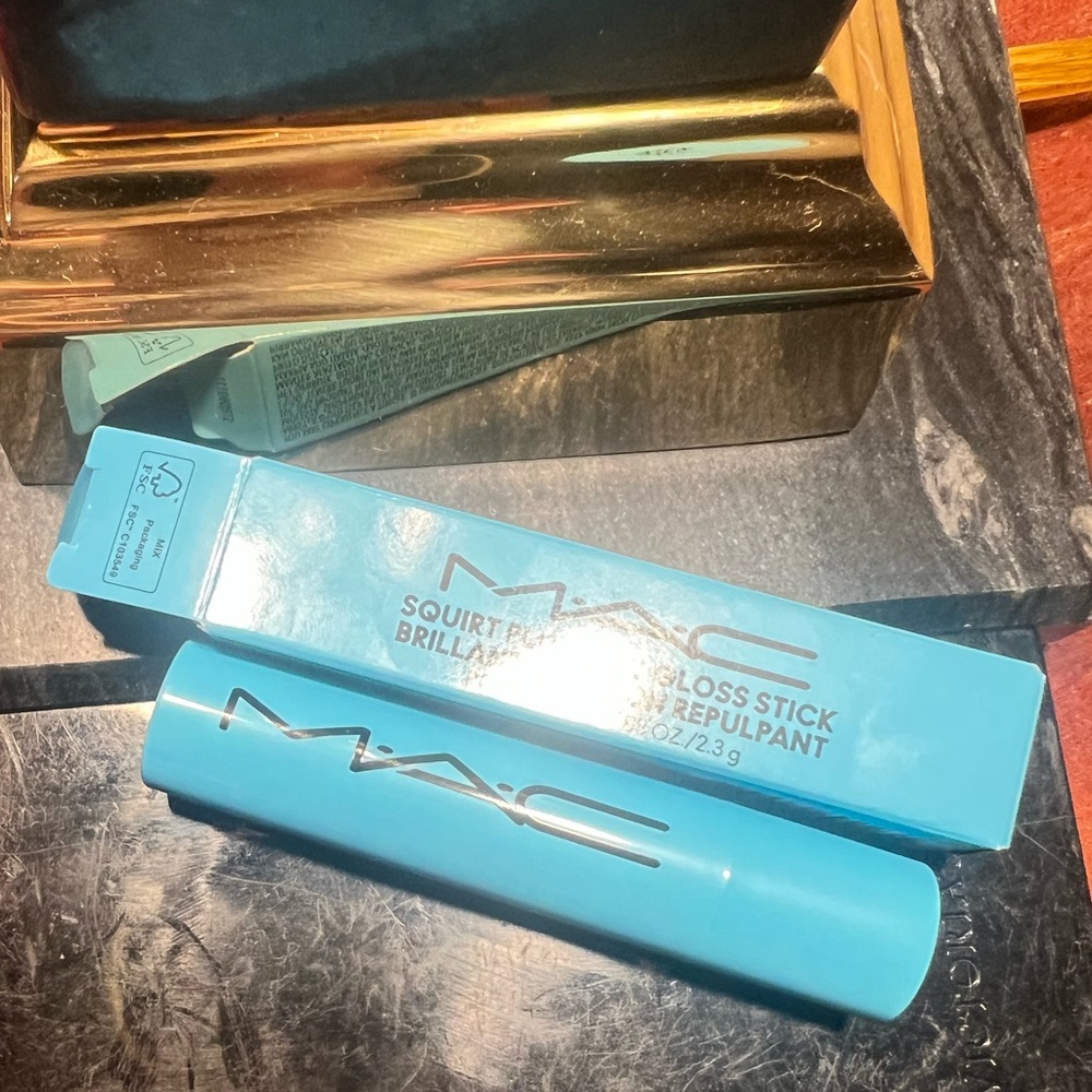 MAC squirt plumping gloss stick. SHADE: Nova. Limited Edition